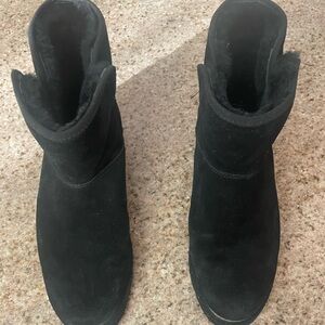 Women’s black UGG short boots -7.5